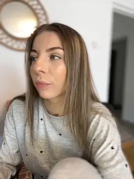 Mia Ethan online show from 10/21/25, 08:37