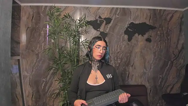 Snapshot of Alahia_Dangelo chatting on 04/23/26, 05:15 Alahia Dangelo online show from 04/23/26, 05:15