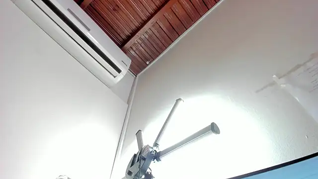 Aleja arango1 online show from 10/15/25, 10:21