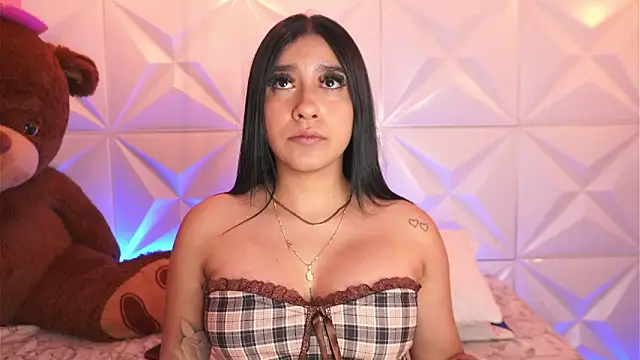 Snapshot of LeagueOfLovers chatting on 03/09/25, 01:46 LeagueOfLovers online show from 03/09/25, 01:46