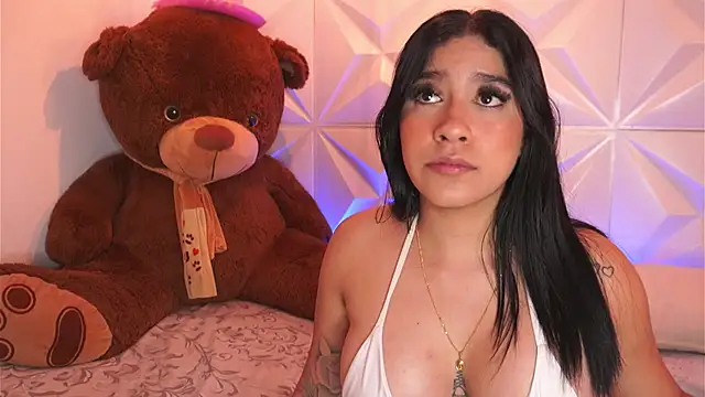 Snapshot of LeagueOfLovers chatting on 03/15/25, 10:22 LeagueOfLovers online show from 03/15/25, 10:22