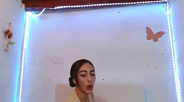 Snapshot of kendall-storm chatting on 03/20/25, 01:13 kendall-storm online show from 03/20/25, 01:13