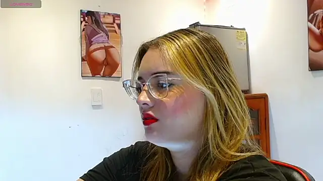 Snapshot of kendallclarkk03 chatting on 02/19/25, 05:49 kendallclarkk03 online show from 02/19/25, 05:49