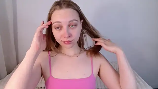 bellaa love  online show from 05/25/26, 01:00