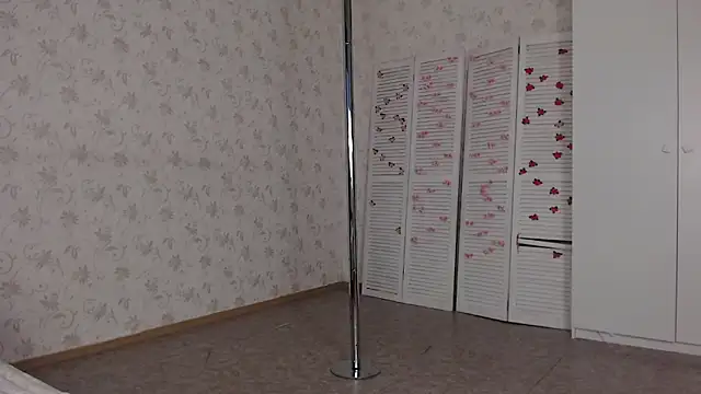 Snapshot of bellaa_love_ chatting on 06/14/26, 02:24 bellaa love online show from 06/14/26, 02:24