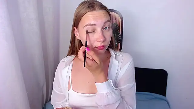 Snapshot of bellaa_love_ chatting on 07/14/26, 12:24 bellaa love online show from 07/14/26, 12:24