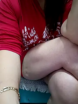 Snapshot of simay1111 chatting on 11/26/25, 05:25 simay1111 online show from 11/26/25, 05:25