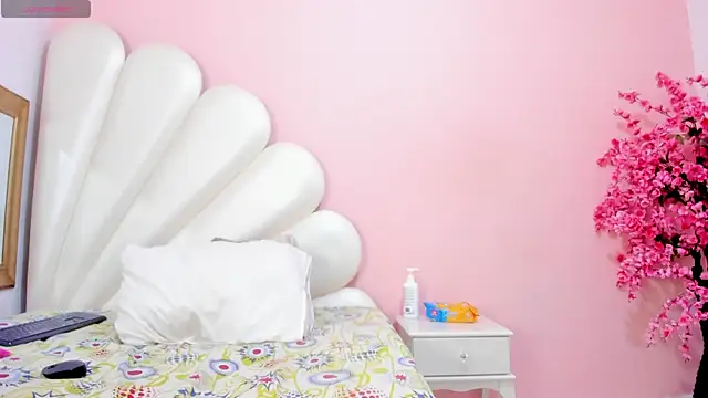 Snapshot of Ally_Parkeer_ chatting on 01/08/25, 04:00 Ally Parkeer online show from 01/08/25, 04:00