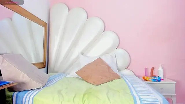 Snapshot of Ally_Parkeer_ chatting on 02/08/25, 01:01 Ally Parkeer online show from 02/08/25, 01:01