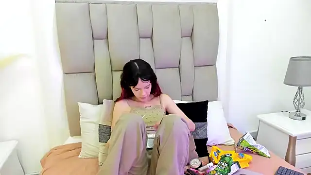 Snapshot of Nastya_Fantasy chatting on 12/20/24, 07:39 Nastya Fantasy online show from 12/20/24, 07:39