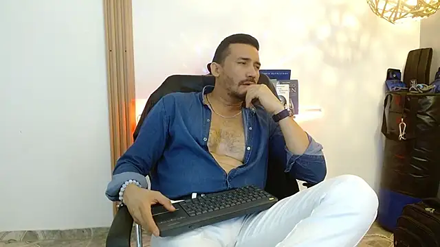 Reiko 85  online show from 11/14/25, 02:49