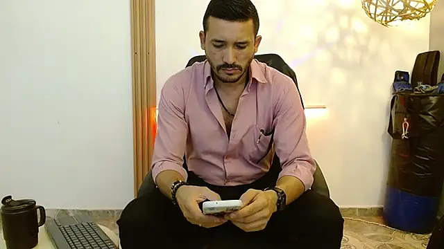 Reiko 85  online show from 11/19/25, 07:36