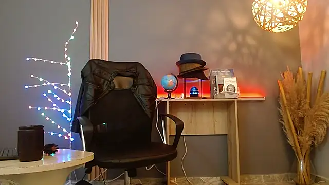 Reiko 85  online show from 02/11/26, 02:33