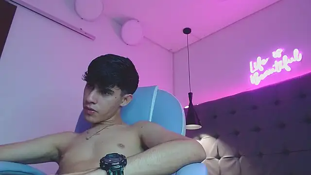 Snapshot of Dyla_n18 chatting on 02/05/25, 01:26 Dyla n18 online show from 02/05/25, 01:26
