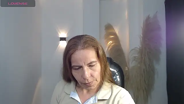 Milf karlye online show from 01/15/26, 01:32