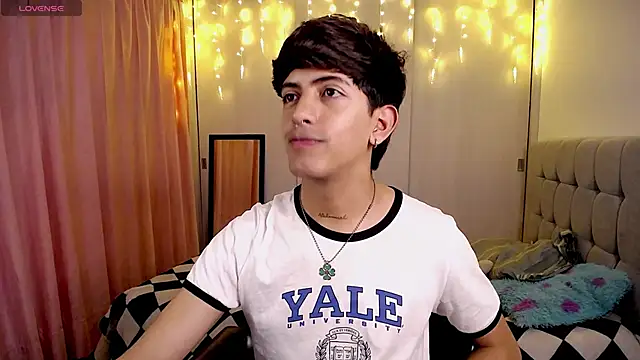 Snapshot of teobowny_ chatting on 12/14/24, 12:22 teobowny online show from 12/14/24, 12:22