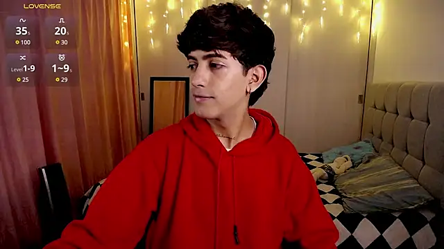 Snapshot of teobowny_ chatting on 12/17/24, 10:22 teobowny online show from 12/17/24, 10:22