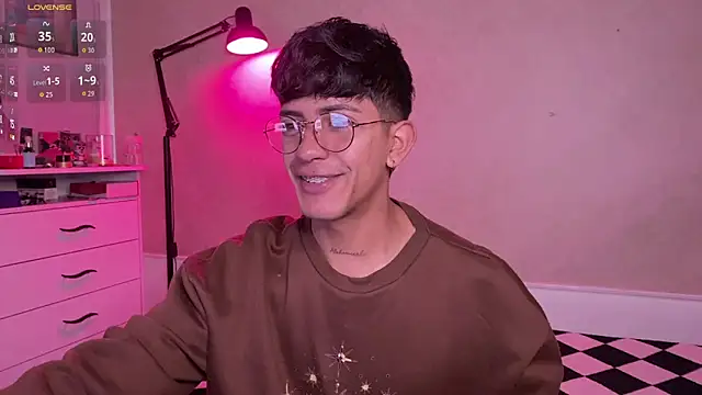 Snapshot of teobowny_ chatting on 09/30/25, 12:32 teobowny online show from 09/30/25, 12:32