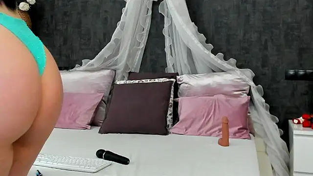 Snapshot of miss_sophieX chatting on 03/05/25, 04:34 miss sophieX online show from 03/05/25, 04:34