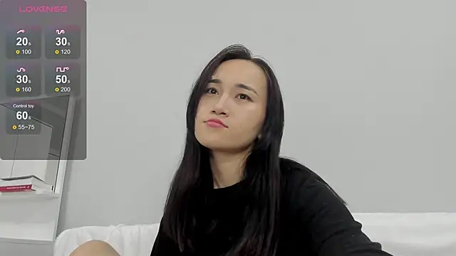 Snapshot of aenie chatting on 12/15/24, 03:09 aenie online show from 12/15/24, 03:09