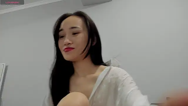 Snapshot of aenie chatting on 12/30/24, 10:10 aenie online show from 12/30/24, 10:10