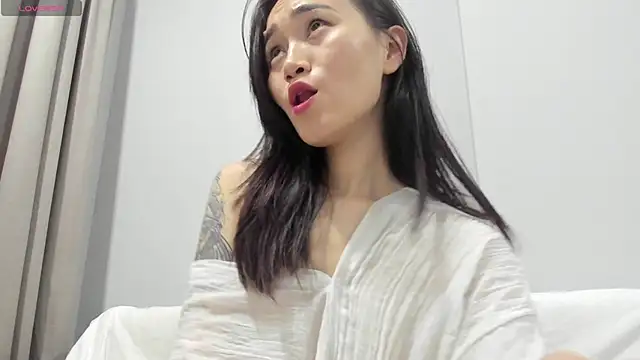 Snapshot of aenie chatting on 01/14/25, 01:06 aenie online show from 01/14/25, 01:06