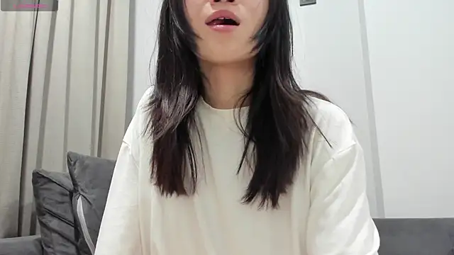 Snapshot of aenie chatting on 01/27/25, 02:35 aenie online show from 01/27/25, 02:35