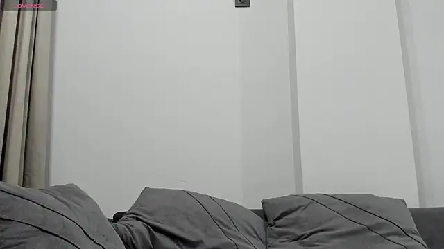 Snapshot of aenie chatting on 02/01/25, 11:43 aenie online show from 02/01/25, 11:43