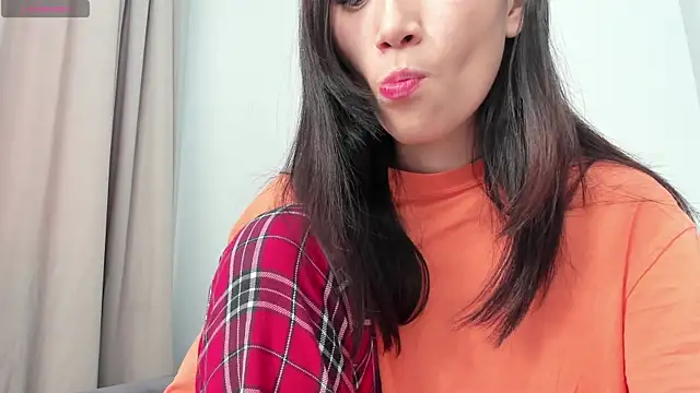 Snapshot of aenie chatting on 02/04/25, 04:37 aenie online show from 02/04/25, 04:37