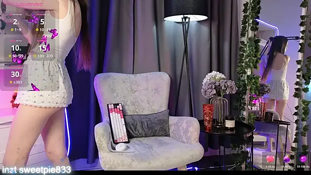 Snapshot of Anal_Girl_ chatting on 02/26/26, 04:17 Anal Girl online show from 02/26/26, 04:17