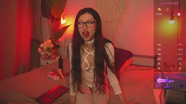 Snapshot of Devilsss_toy chatting on 03/03/25, 03:09 Devilsss toy online show from 03/03/25, 03:09