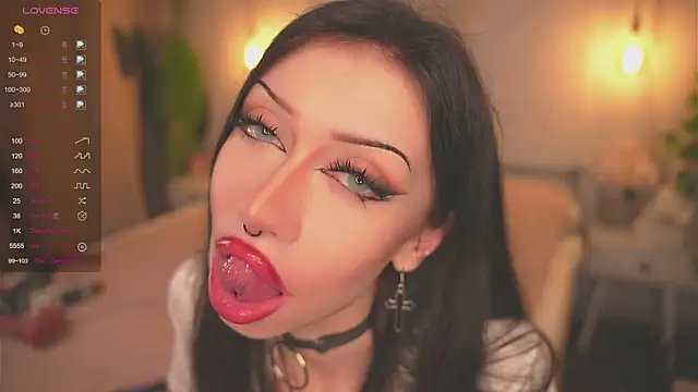 Snapshot of Devilsss_toy chatting on 10/20/25, 04:07 Devilsss toy online show from 10/20/25, 04:07