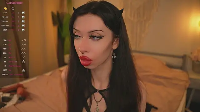 Snapshot of Devilsss_toy chatting on 10/21/25, 04:19 Devilsss toy online show from 10/21/25, 04:19