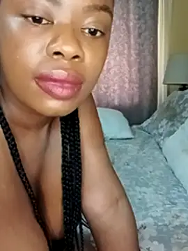 Luciouslips00 online show from 11/28/25, 10:18