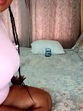 Luciouslips00 online show from 12/01/25, 06:29