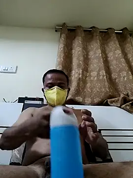 Snapshot of Punekarmanoj97 chatting on 03/18/25, 10:48 Punekarmanoj97 online show from 03/18/25, 10:48