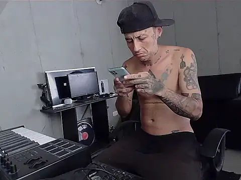 Snapshot of patrik_tattoo_ chatting on 02/06/26, 05:16 patrik tattoo online show from 02/06/26, 05:16