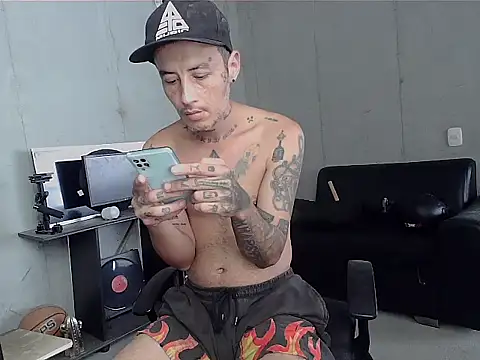 Snapshot of patrik_tattoo_ chatting on 02/21/26, 04:30 patrik tattoo online show from 02/21/26, 04:30