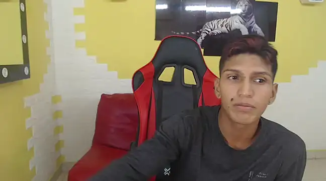 mau elixxx online show from 12/31/24, 06:05