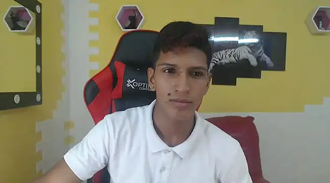 mau elixxx online show from 01/01/25, 04:07