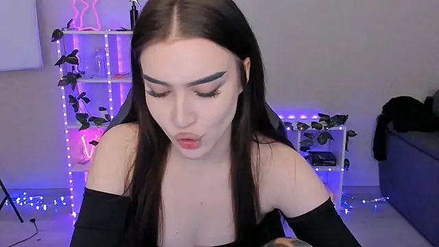 Snapshot of Melanie_N chatting on 12/03/24, 11:22 Melanie N online show from 12/03/24, 11:22