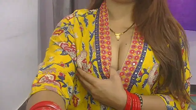 cutie-taara online show from 10/14/25, 04:24