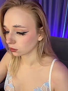 Snapshot of Eva_Millss chatting on 02/08/25, 01:22 Eva Millss online show from 02/08/25, 01:22