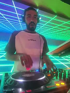 Snapshot of djtimka chatting on 10/11/25, 08:07 djtimka online show from 10/11/25, 08:07