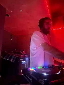 Snapshot of djtimka chatting on 11/25/25, 07:03 djtimka online show from 11/25/25, 07:03