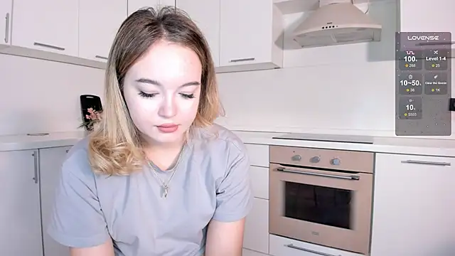 Snapshot of SheenaDollins chatting on 12/04/24, 09:51 SheenaDollins online show from 12/04/24, 09:51