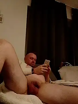 Snapshot of mikaaaaase chatting on 10/27/25, 12:58 mikaaaaase online show from 10/27/25, 12:58