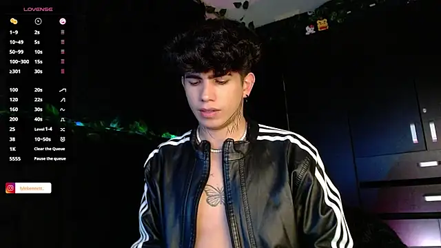 LyleBennett  online show from 12/19/24, 02:57