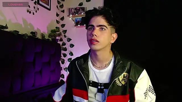 LyleBennett  online show from 02/07/25, 11:01