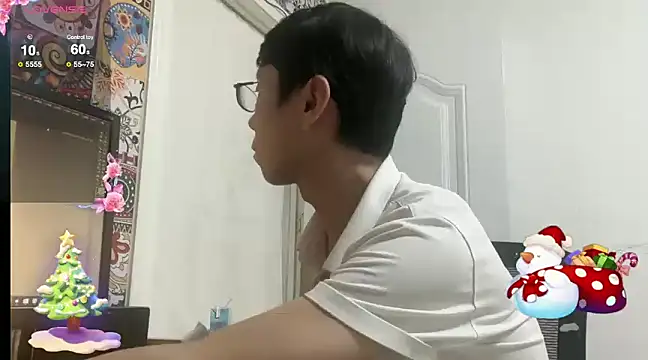 Snapshot of TGH521 chatting on 12/24/24, 08:22 TGH521 online show from 12/24/24, 08:22